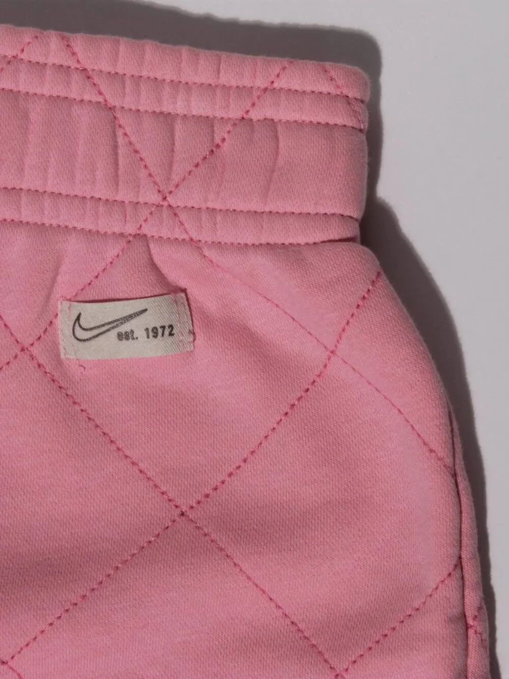 Nike Sportswear Pink Quilted Fleece Sweat Shorts Cursive Swoosh Logo Size S